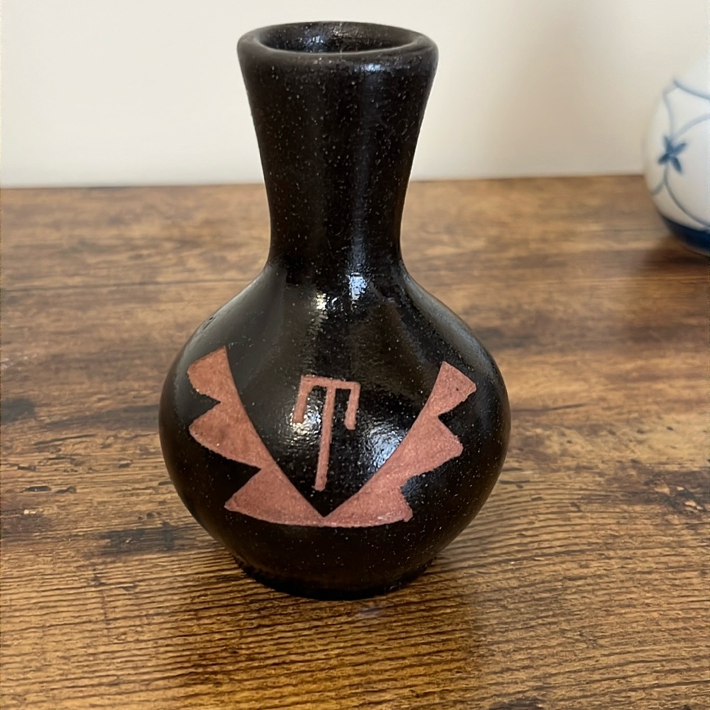 Vintage Sioux Indian Small Pottery Vase